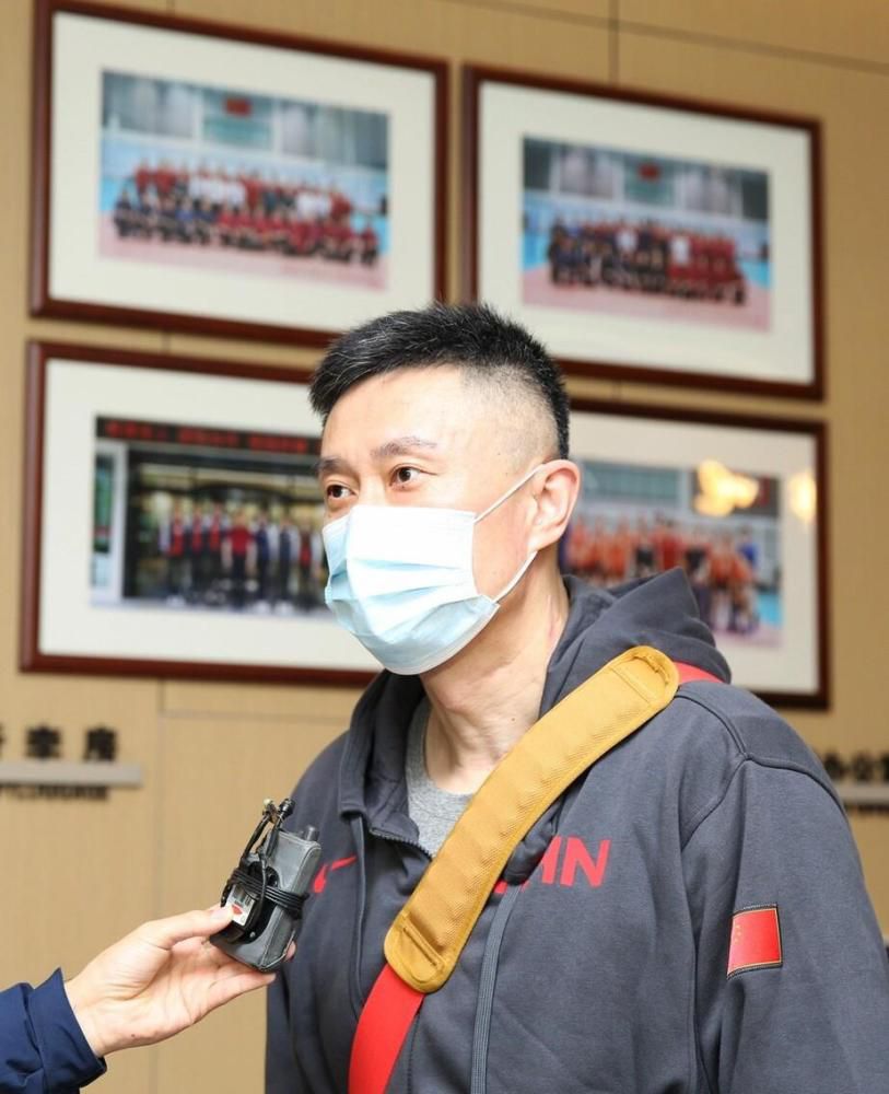现在香港本地电影市场如何？ 更喜欢什么样的作品？香港导演来大陆合作拍摄的影片在香港本地接受度如何？现在需要提升士气、疏导心理的方法现在影片已经正式开拍，由新晋导演黎震龙执导，上映时间待定